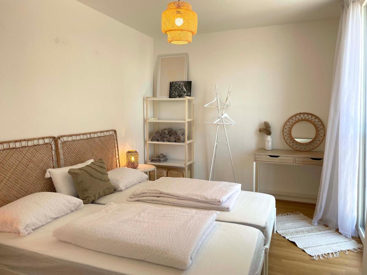 Urban Oasis: Stylische Wohnung Wien Exterior foto