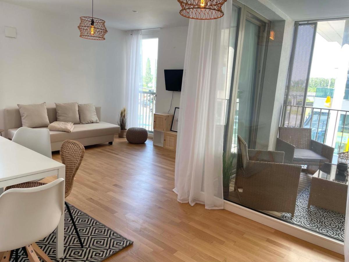 Urban Oasis: Stylische Wohnung Wien Exterior foto