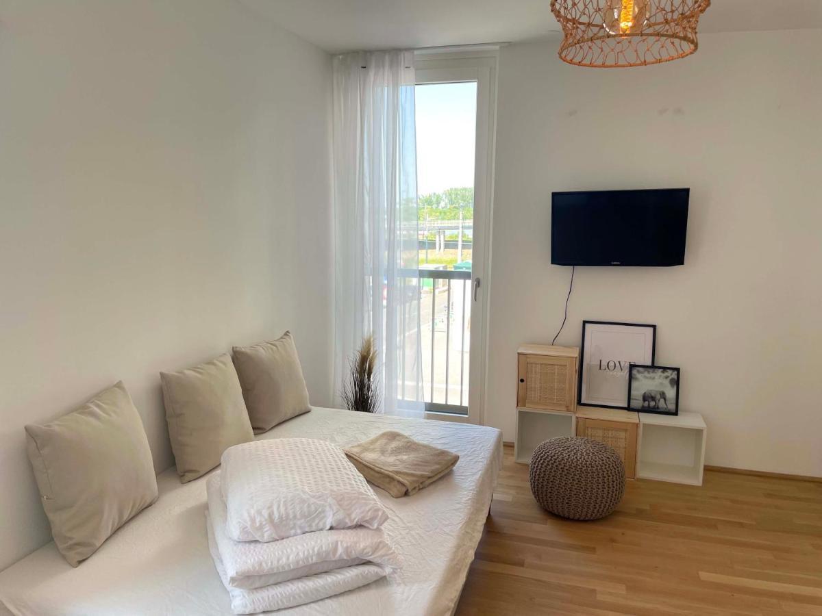 Urban Oasis: Stylische Wohnung Wien Exterior foto